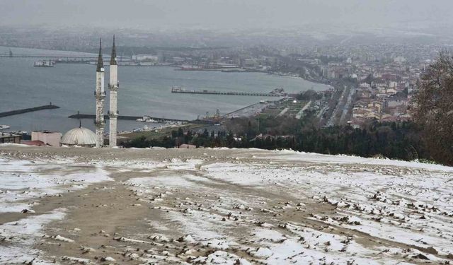 Tekirdağ’da kar yağışı, 2 farklı atmosfer yaşandı