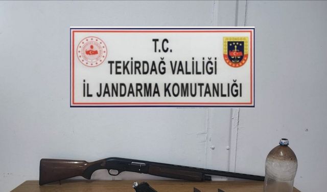 Tekirdağ’da uyuşturucu ve silah operasyonlarında çok sayıda malzeme ele geçirildi