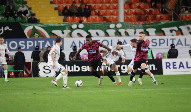 Trendyol Süper Lig: Alanyaspor: 2 - Konyaspor: 1 (Maç sonucu)