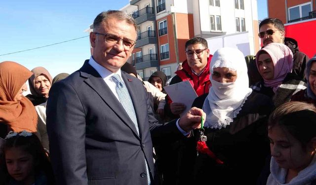 Van’da eşini kaybetmiş ihtiyaç sahibi 51 kadın evlerine kavuştu