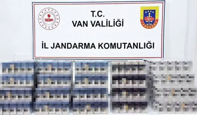 Van’da kayısı çuvalların içerisinde bin 490 paket kaçak sigara ele geçirildi