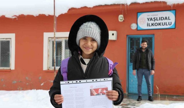 Van’da tek öğrencili okulda karne heyecanı