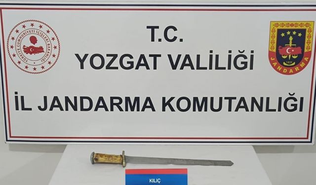 Yerköy’de şüphelenilen araçtan fişek ve kılıç çıktı