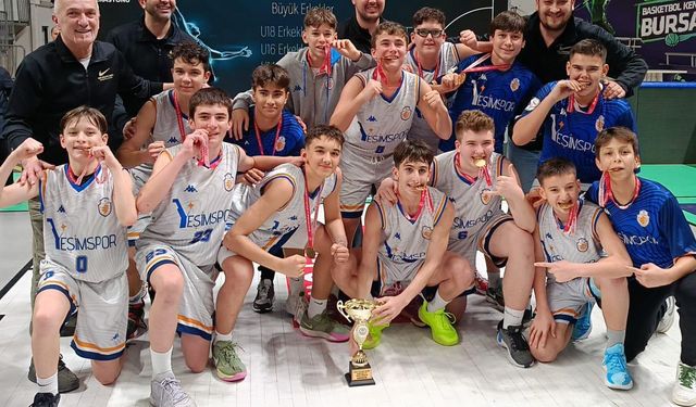 Yeşim Spor U14 takımı namağlup Bursa şampiyonu oldu