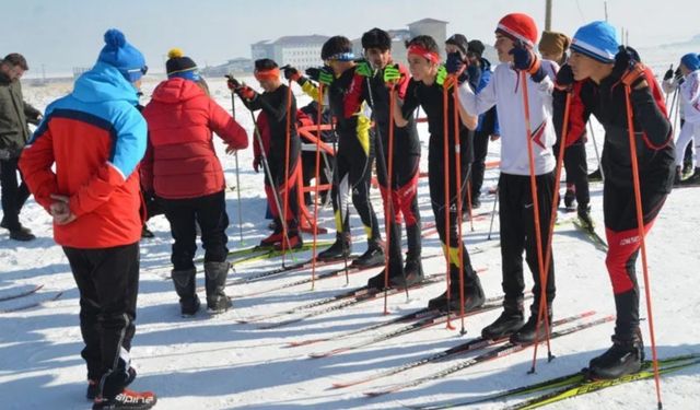 Yüksekova’da ’Kayaklı Koşu İl Birinciliği’ heyecanı