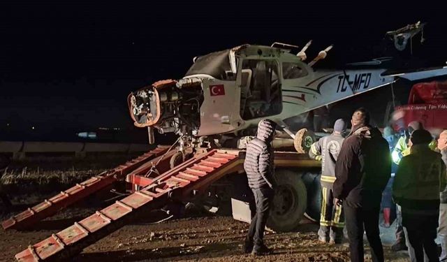 Zorunlu iniş yapan eğitim uçağının enkazı kaldırıldı