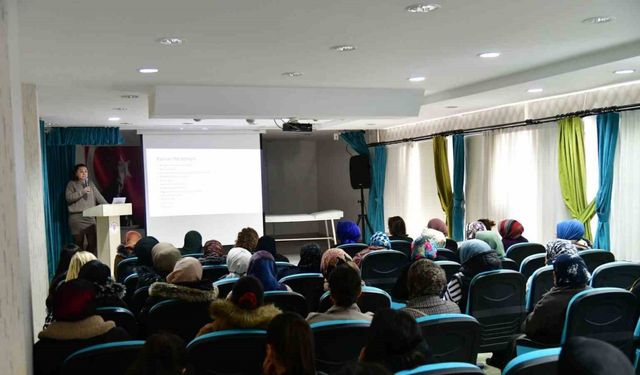 Ardahan’da "Kadın öğrenirse, toplum eğitilir" etkinliği düzenlendi