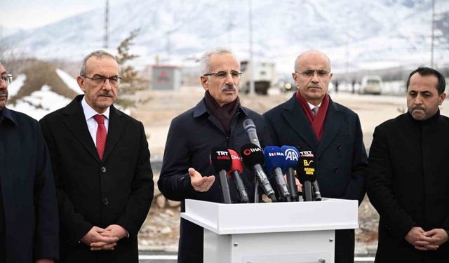Bakan Uraloğlu, Malatya’da deprem konutları ve altyapı çalışmalarını inceledi