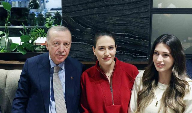 Cumhurbaşkanı Erdoğan gençlerle kafede bir araya geldi