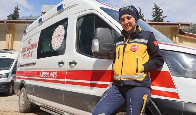 Depremin ilk günlerinde insanları yaşatmak için mücadele veren sağlıkçı Havva, afetzede vatandaşların umudu olmak için Hatay’da görev yapmaya başladı