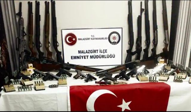 Malazgirt’te silah ve mühimmat ele geçirildi