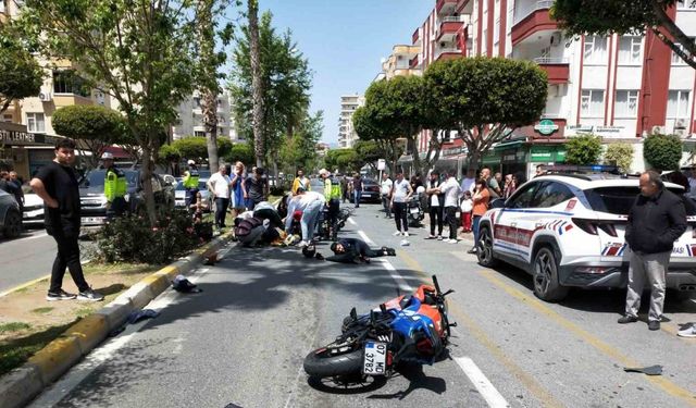 Alanya’da motosikletler çarpıştı: 2 yaralı
