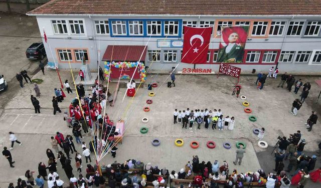 Bafra’da öğrencilerden 23 Nisan kutlaması