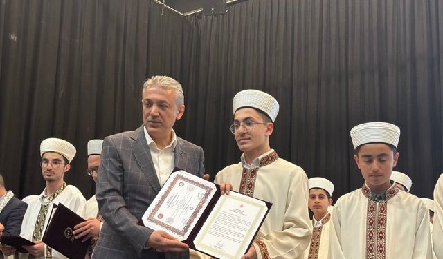 Mardin’de 128 hafız belgesini aldı