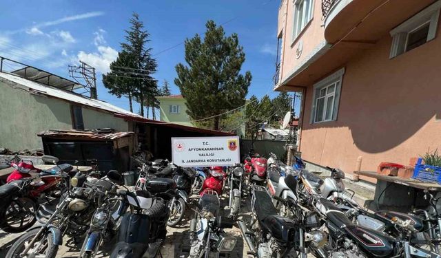 Motosikletlerin şasi numaraları değiştirip satan tamirciyi jandarma yakaladı