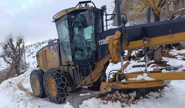 Sason’da kardan kapanan 60 yerleşim yolu ulaşıma açıldı
