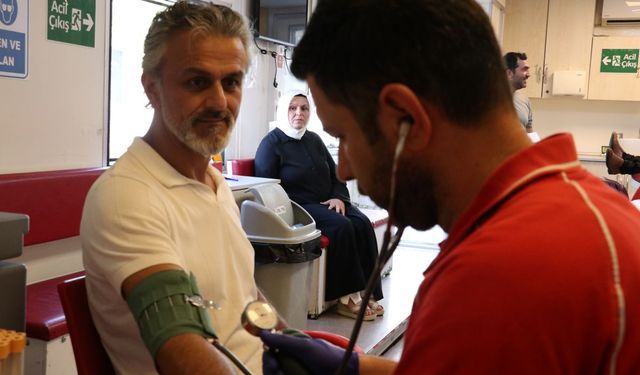 Hastalara umut olan abla kardeş, kan bağışında birbiriyle yarışıyor