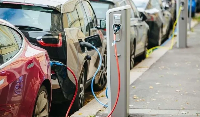 Elektrikli otomobil reklamları mercek altında! Yanıltıcı menzil beyanlarına rekor cezalar!