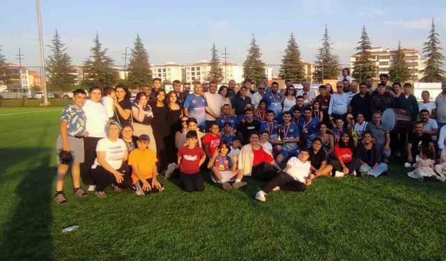 Akin Köyü Spor, Fethi Heper Futbol Turnuvası’nda şampiyon oldu