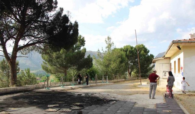 Amasya’da çocuk parkı alev alev yandı