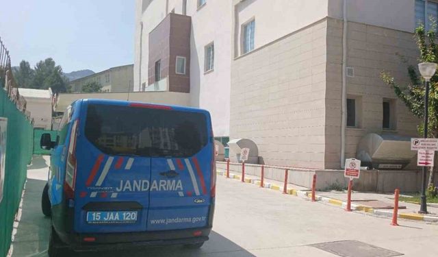 Elini kıyma makinesine kaptıran genç kız ağır yaralandı