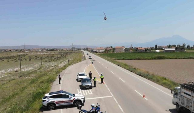 Jandarma, trafiği cayrokopter ve dron ile denetliyor