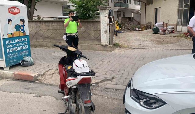 Karaman’da elektrikli bisiklet park halindeki otomobile çarptı: 1 yaralı