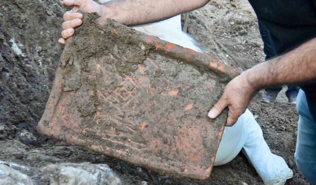 Ordu’da yol genişletme çalışmalarında tarihi kiremit mezar kalıntıları bulundu
