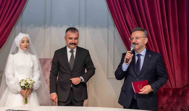 Vali Aksoy, Aile ve Sosyal Hizmetler İl Müdürü Bayrak’ın nikah şahidi oldu