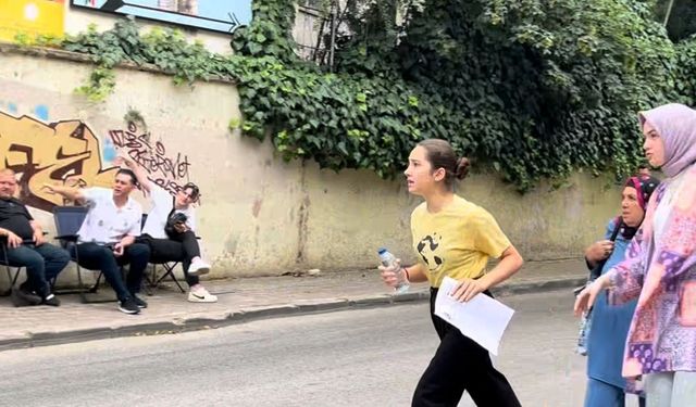 YKS’de dakikalarla yarış film sahnesini aratmadı 1 dakika kala böyle yetişti