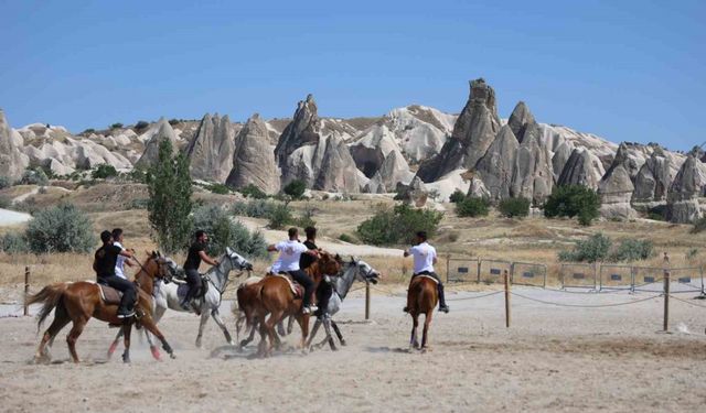 Kapadokya’da güzel atlar podyuma çıktı