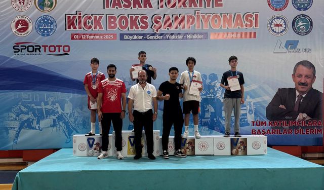 Akyazılı Alperen Kick Boks Türkiye Üçüncüsü Oldu!