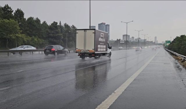 İstanbul’da sağanak yağış Avrupa Yakası’nda etkisini sürdürüyor