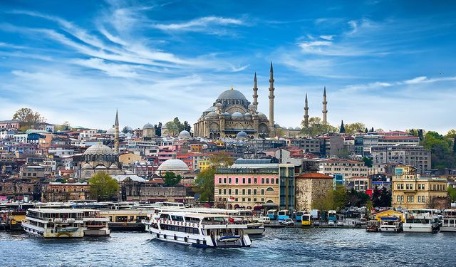 Bu Sezonun Moda Trendleri Vitrinlerde Yerini Aldı: Şıklık Yarışı Başlıyor