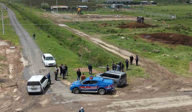 Hayvan gübresinin altında kalan genç ağır yaralandı