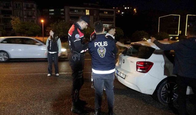 Muğla polisinden 'gece operasyonu' gibi denetim