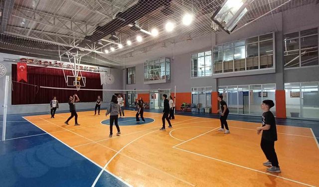 Öğrenciler Gençlik Merkezinde spor ve sanatla buluştu