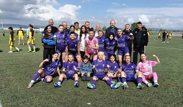Tavşanlı Akıncılarspor kadın futbol takımı başarısı devam ediyor