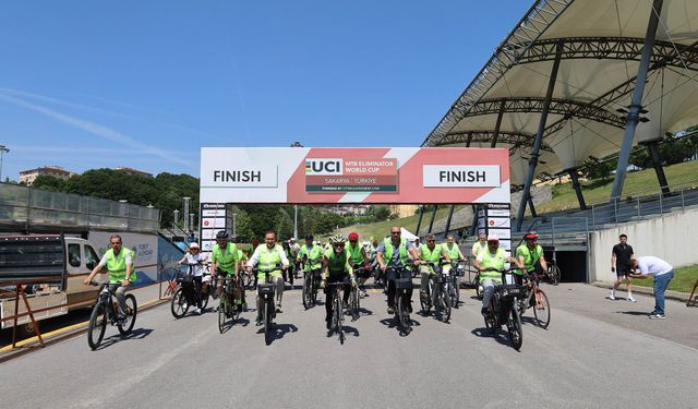 Dünya Bisiklet Günü’nde sağlıklı yaşam için pedal çevirdiler