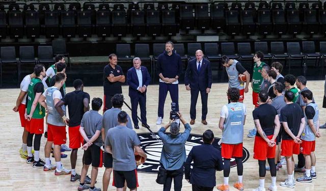 Bakan Bak, A Milli Basketbol Takımı'nın antrenmanını takip etti