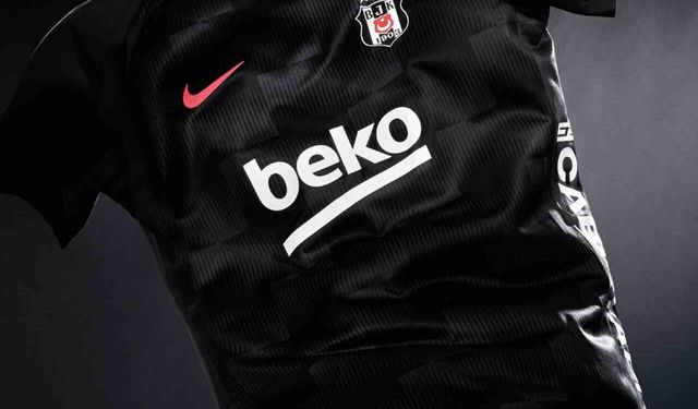 Beşiktaş'ta yeni sezon formaların tanıtımı gerçekleştirildi
