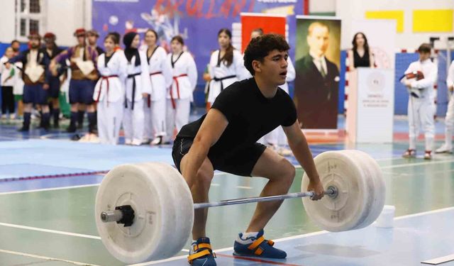Denizli'de GSB Spor Okulları törenle açıldı