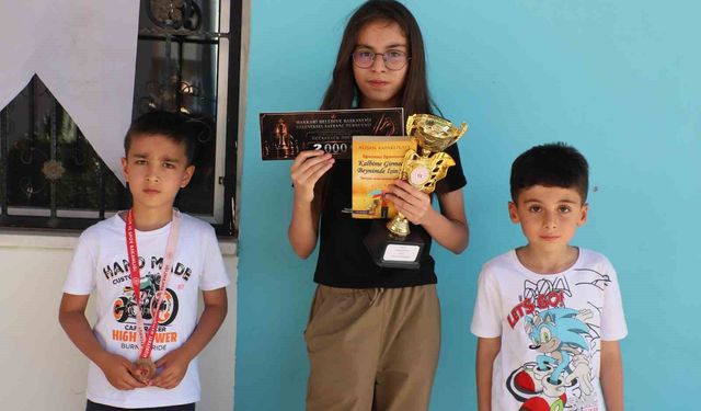 Hakkâri'de 120 sporcunun katıldığı satranç turnuvası sona erdi