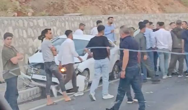 Siirt'te düğün konvoyunda korkutan kaza: 2 yaralı