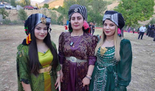 Şırnak'ta yüz yıllardır süren gelenek: Başlara takılan puşiler, düğünlere renk katıyor