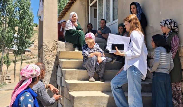 Yüksekova'da çiftçilere yönelik sağlık taraması ve brusella eğitimi verildi