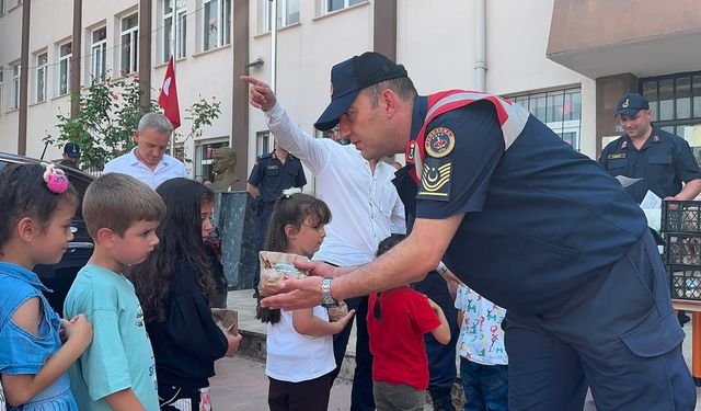 Karasu'da Dünya Çevre Günü etkinliği: Jandarma öğrencilerle buluştu