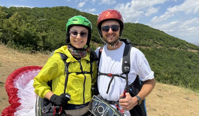 Yamaç paraşütü eğitiminde tanışıp evlenen çift, şampiyonaya birlikte hazırlanıyor