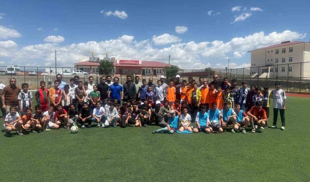 Çaldıran'da yaz Kur'an kursu öğrencileri futbol turnuvasında buluştu