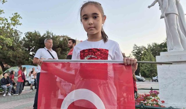 Eskişehir'de miniklerden 15 Temmuz'da anlamlı Sancak Koşusu